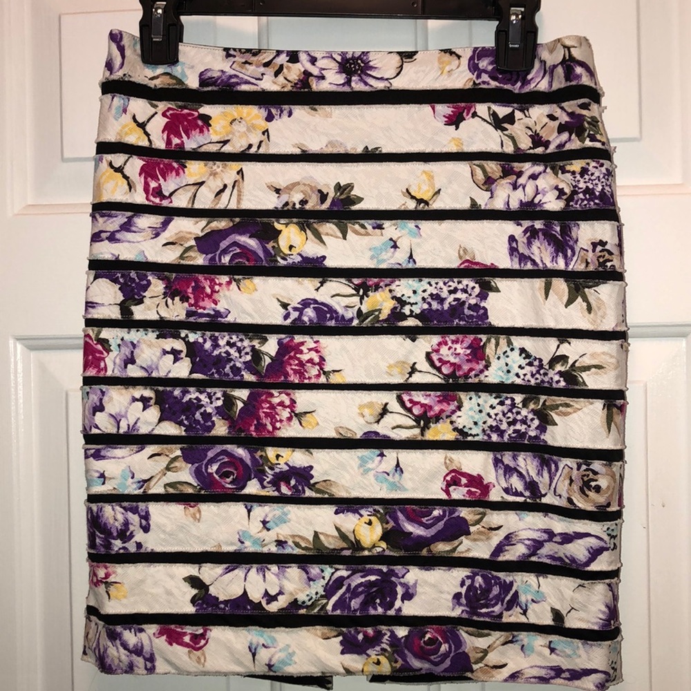 White House Black Market beautiful skirt